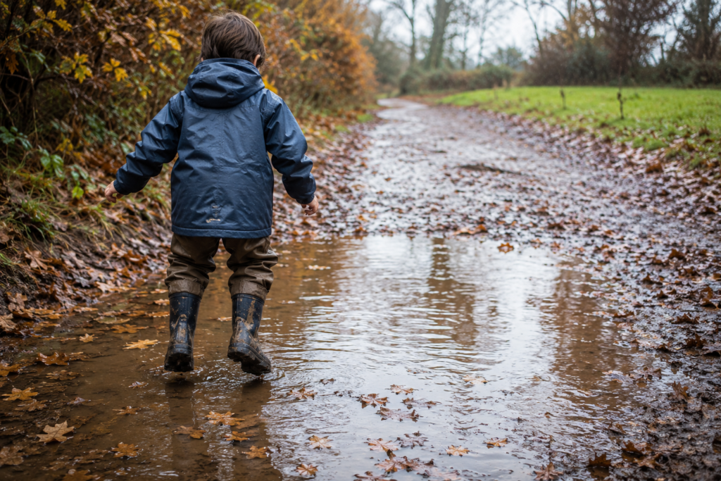 25 Easy Fall Outdoor Activities for Kids